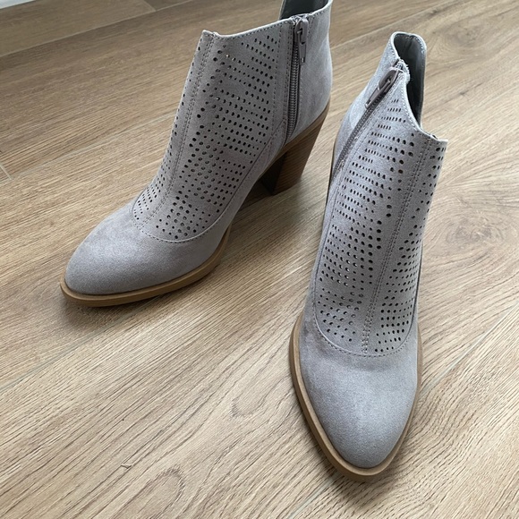 NWT Dolce Vita Gray booties - Picture 3 of 6